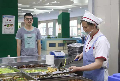 食堂里每天都在發生些什么，你一定不知道