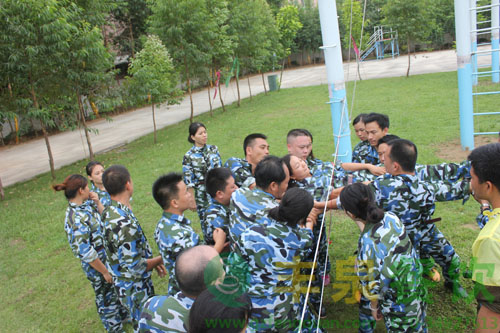 "高效溝通 團結協作"豐泉餐飲戶外拓展圓滿成功