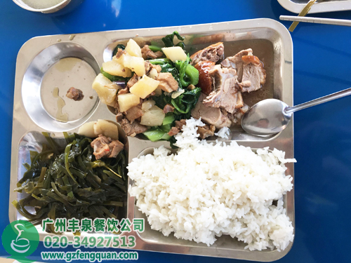 驚！不敢相信公司承包的食堂，十塊錢四菜一湯