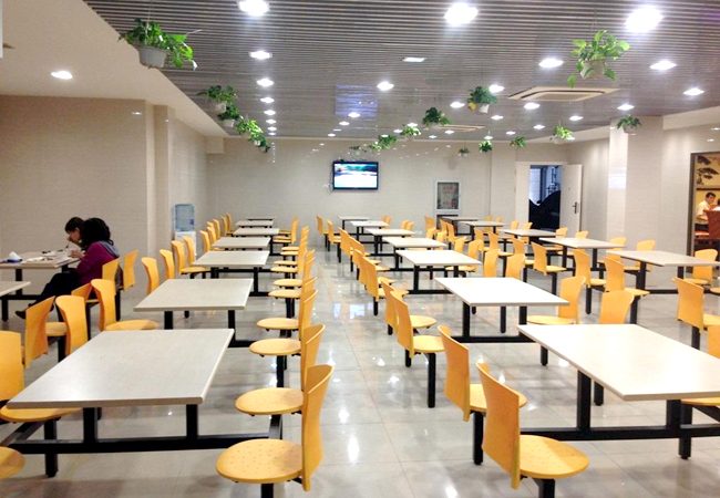 食堂承包助企業降低成本，減輕后勤食堂管理