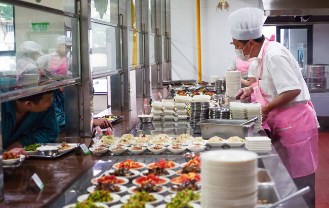 正規(guī)食堂承包：注重食品安全，吃上放心飯菜